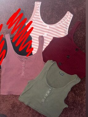 Set of 4 cropped tank tops